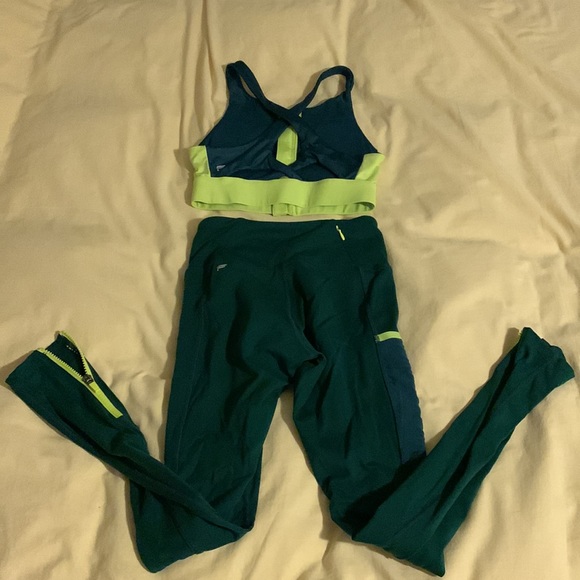 Green fabletics workout set - Picture 2 of 4